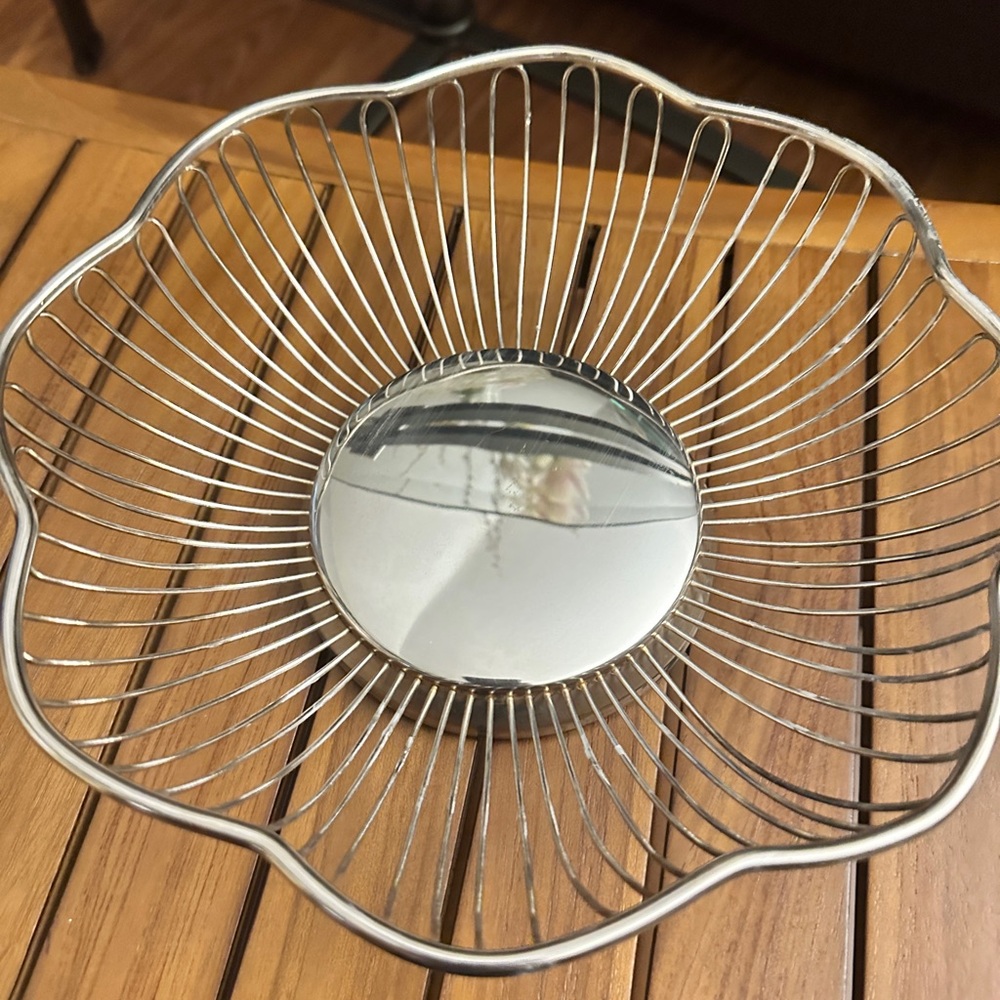 Silver Tone Wire Fruit Bowl Pedestal Centerpiece